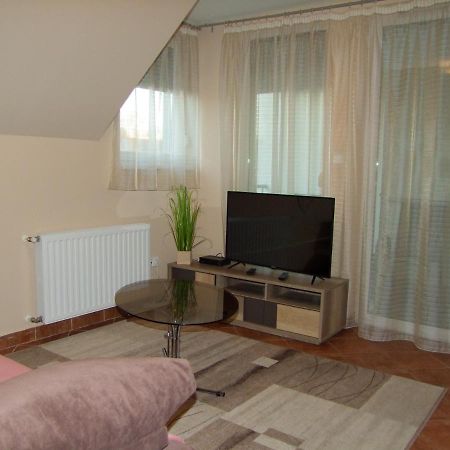 Greta Apartman ハイデゥソボスロー エクステリア 写真