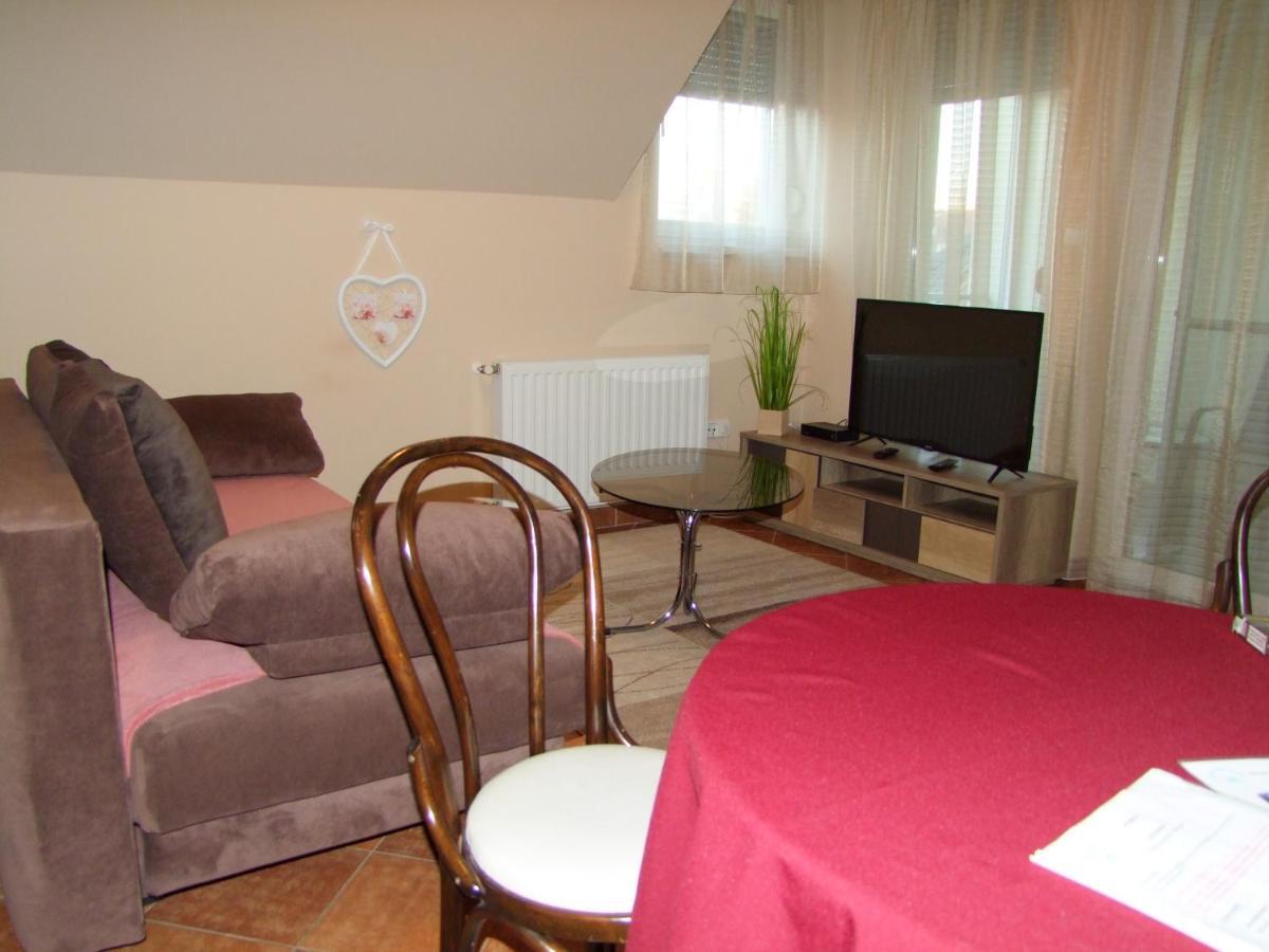Greta Apartman ハイデゥソボスロー エクステリア 写真