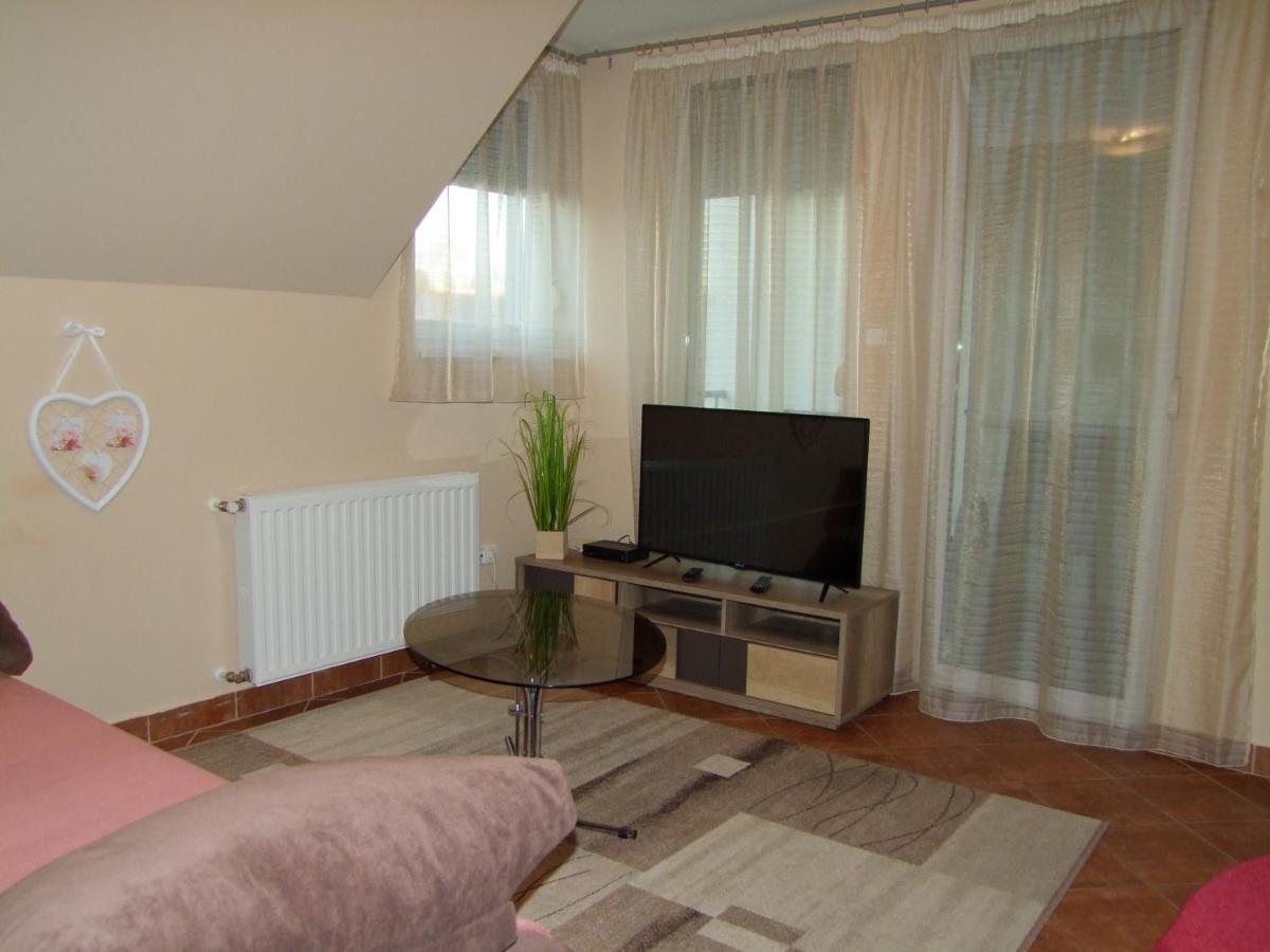 Greta Apartman ハイデゥソボスロー エクステリア 写真